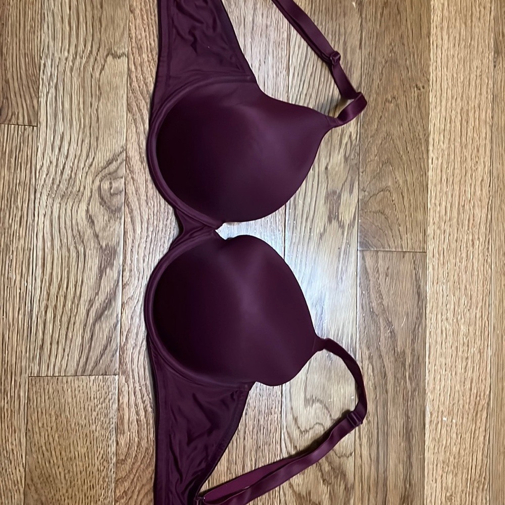 PINK T-shirt bra 36D. Lightly used.